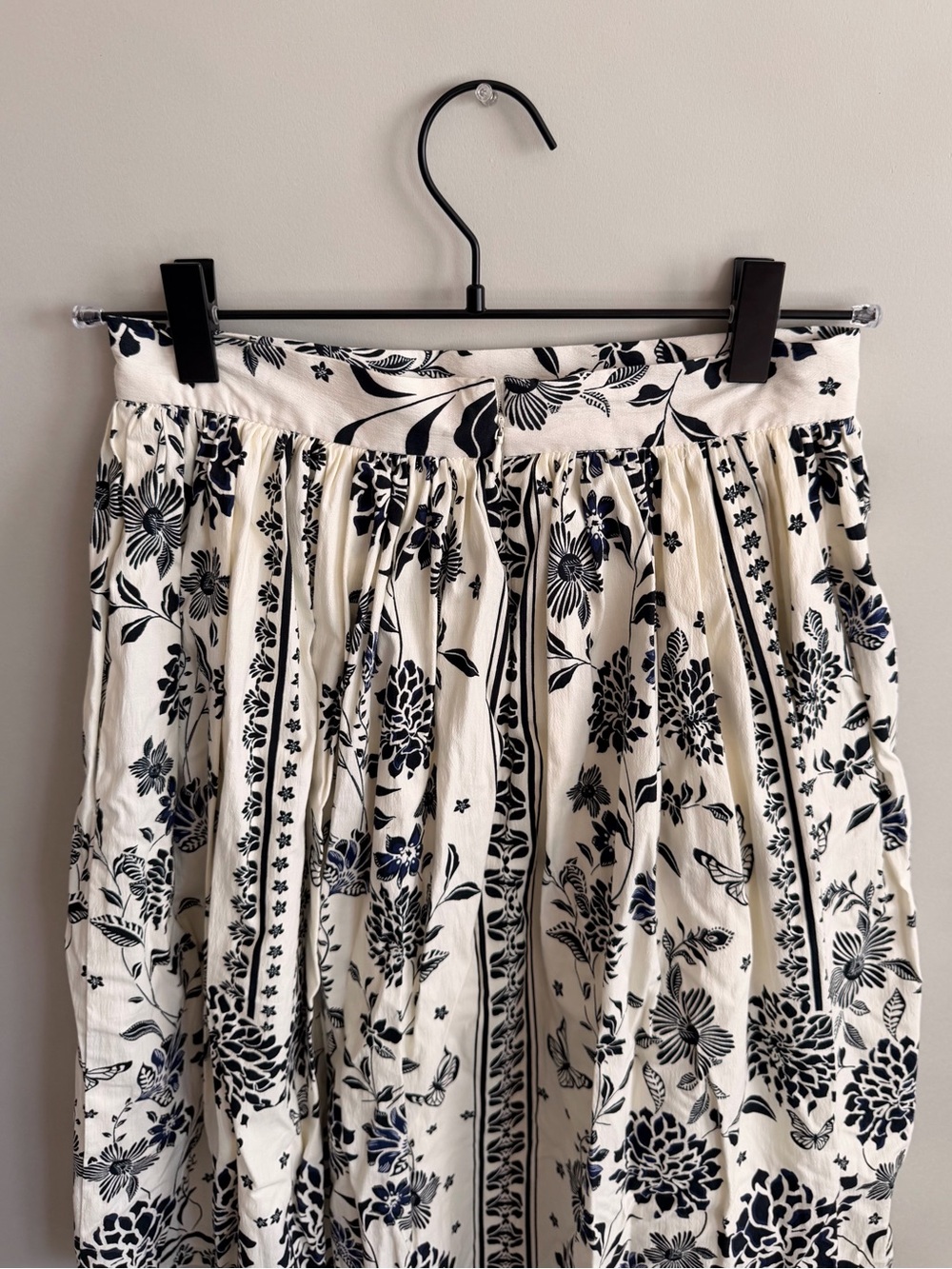 AVEC LES FILLES Botanical Print Smock Waist Midi Skirt - Picture 5 of 8
